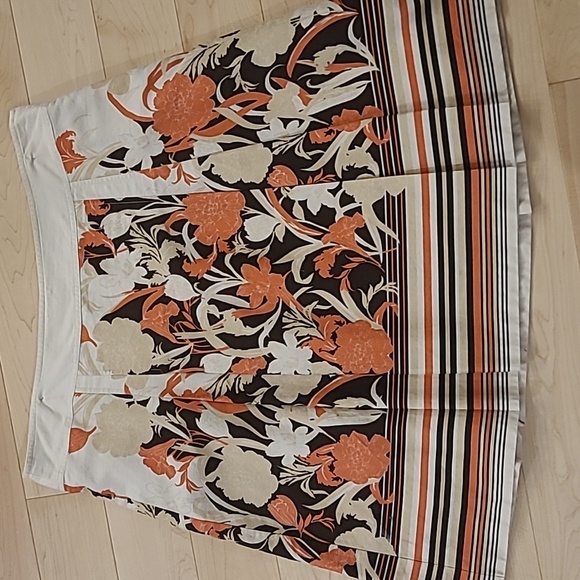 Ann Taylor, knee length pleated skirt, size 18 - Picture 3 of 7